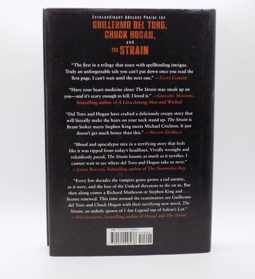 The Strain by Guillermo Del Toro & Chuck Hogan [1st Ed.] · William Morrow, 2009