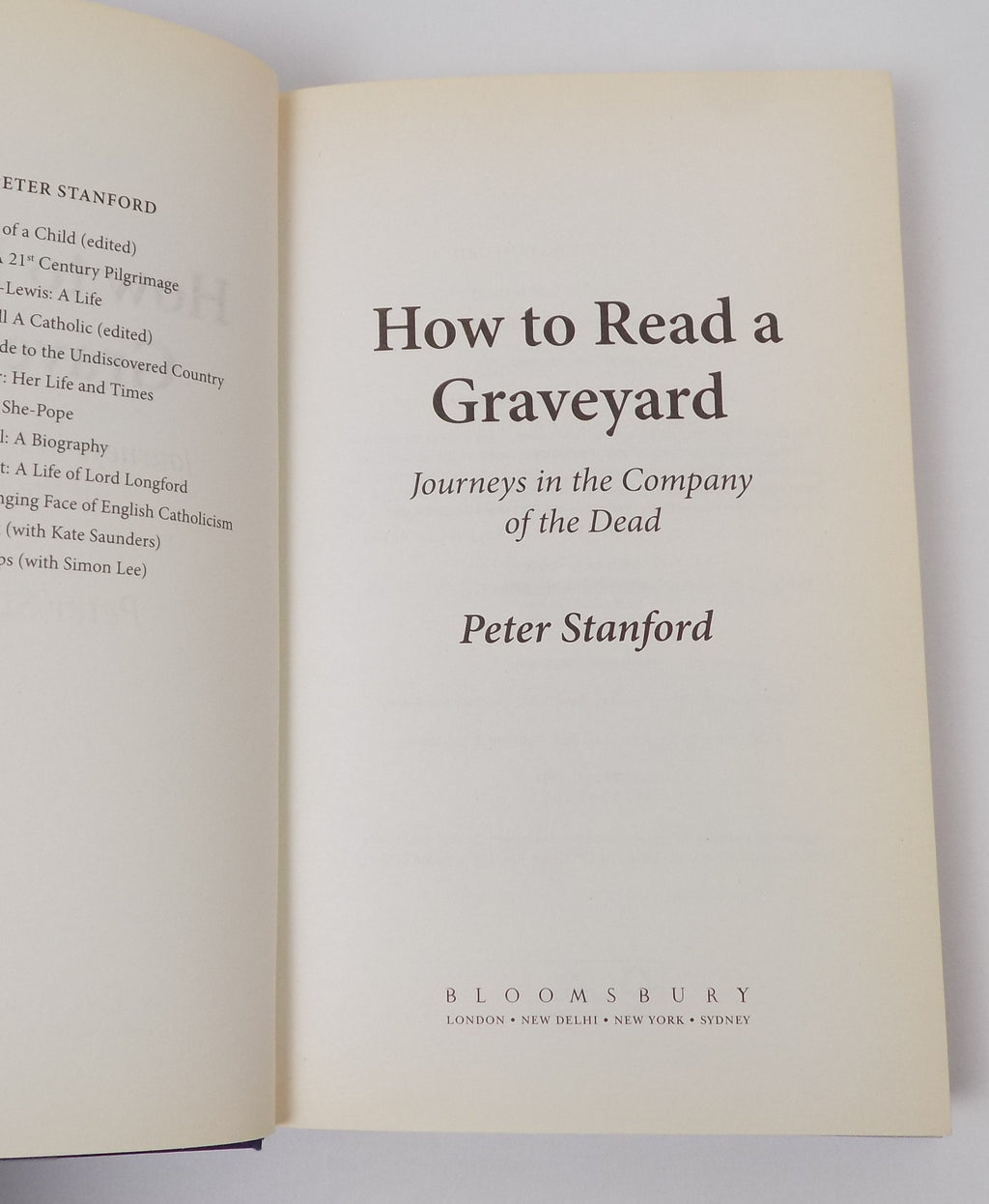 How to Read a Graveyard by Peter Stanford · Bloomsbury Books · Ex-Library