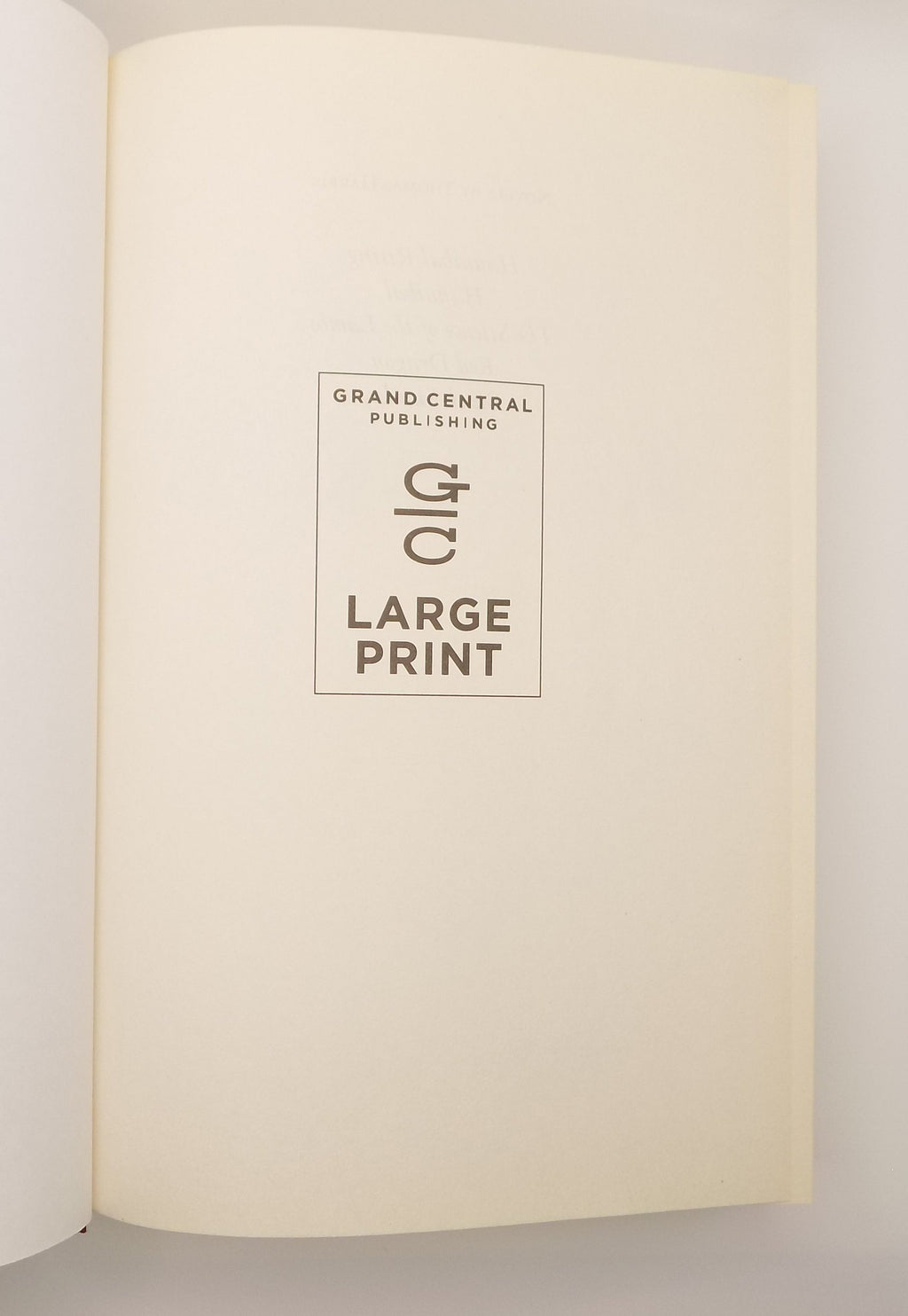 Cari Mora by Thomas Harris [Large Print]  Grand Central Publishing , 2019