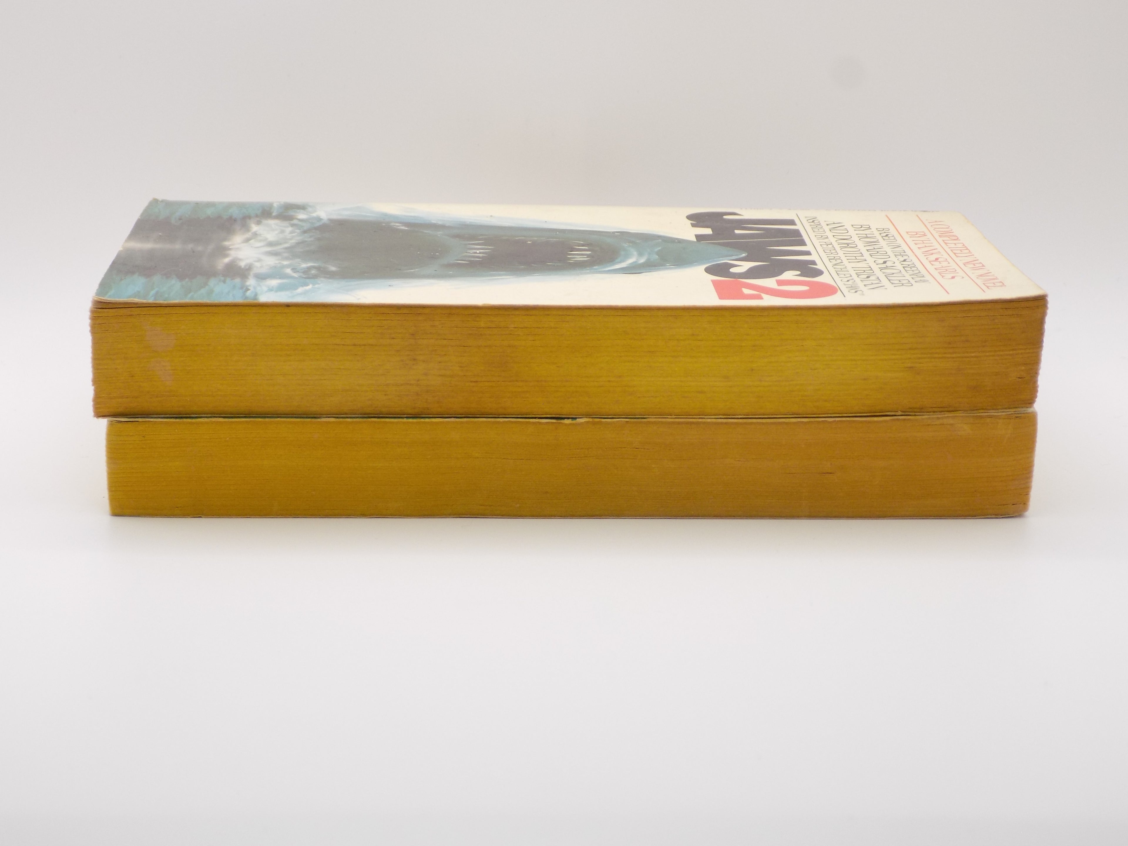 Jaws & Jaws 2 by Peter Benchley & Hank Searls [Paperbacks, Bantam]