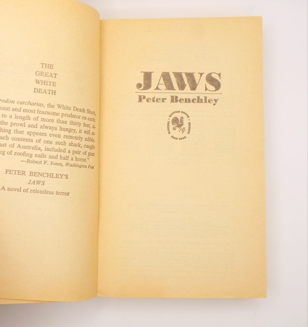 Jaws & Jaws 2 by Peter Benchley & Hank Searls [Paperbacks, Bantam]