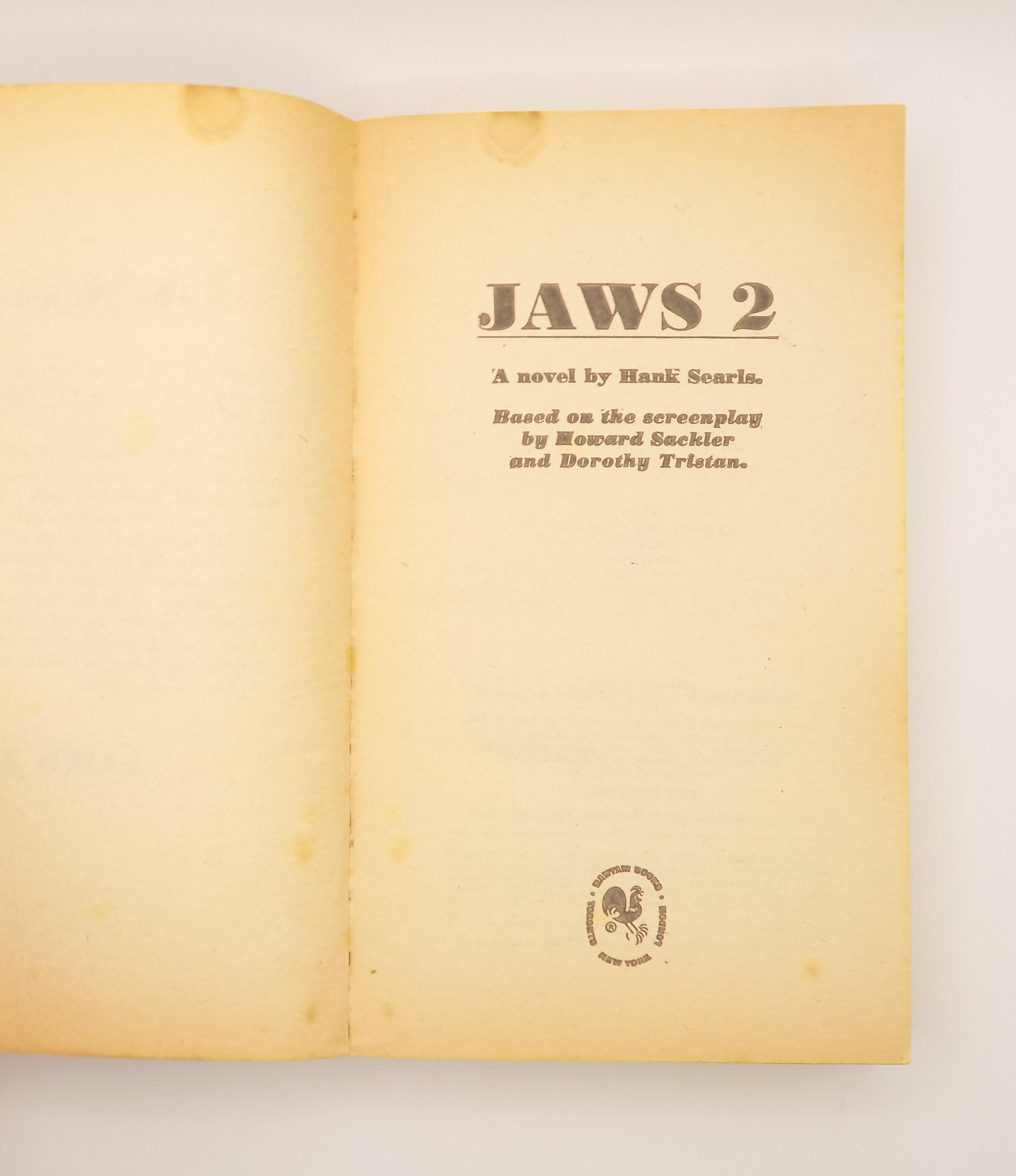 Jaws & Jaws 2 by Peter Benchley & Hank Searls [Paperbacks, Bantam]