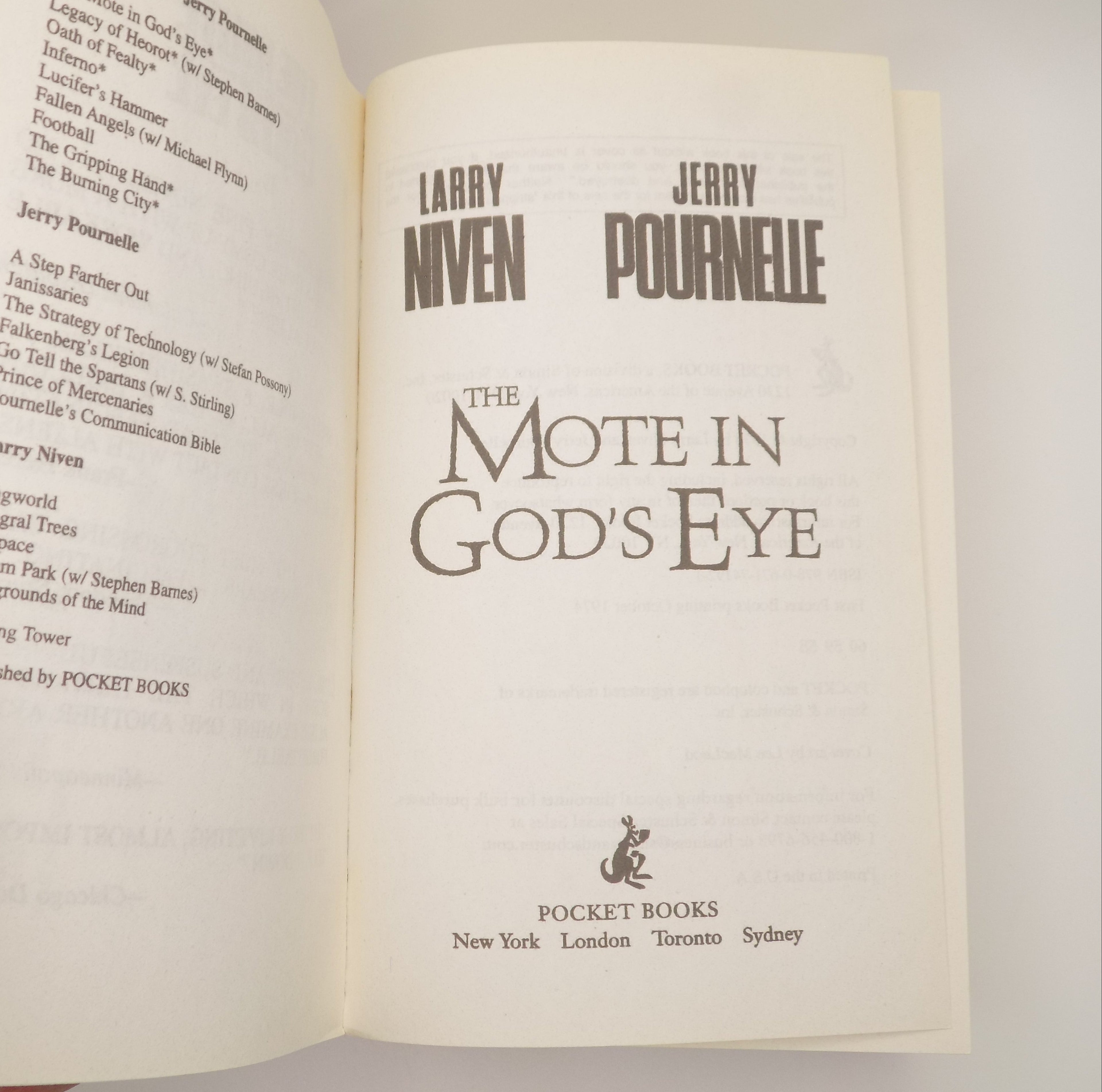 The Motes in God’s Eye by Larry Niven & Jerry Pournelle [Pocket Books]