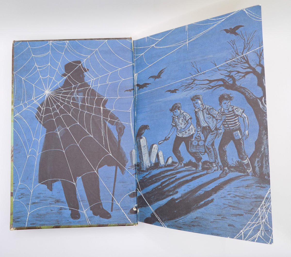 Alfred Hitchcock · The Mystery of the Shrinking House by William Arden [1972, Hardcover]