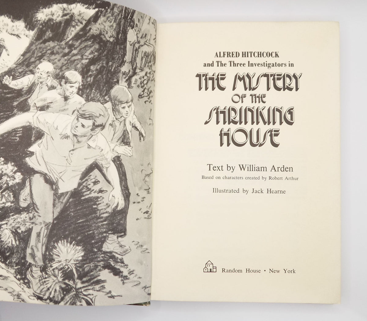 Alfred Hitchcock · The Mystery of the Shrinking House by William Arden [1972, Hardcover]